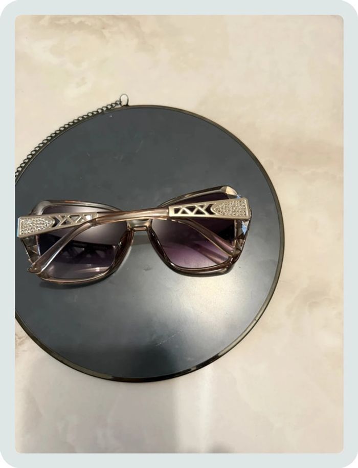 Lunette de soleil rose - photo numéro 2