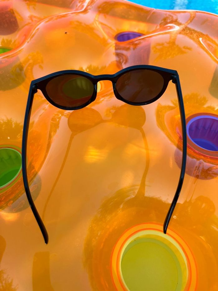 Paire de lunettes de soleil - photo numéro 7