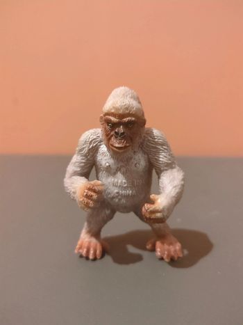 gorille blanc figurine