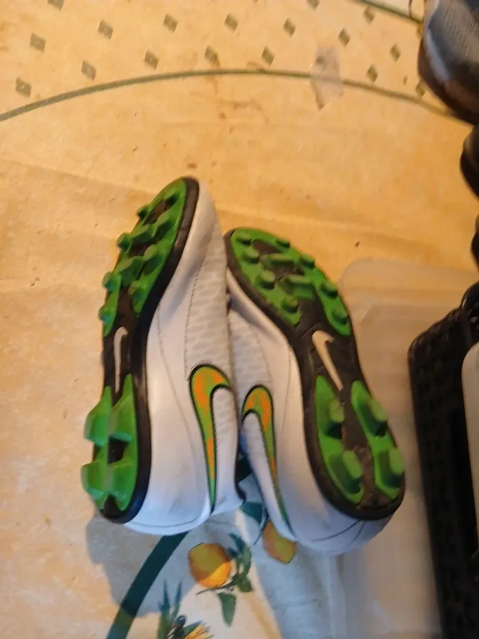 Chaussure  foot  enfant   nike t32 - photo numéro 5