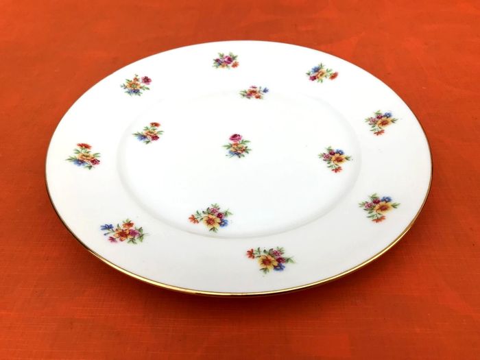 6 assiettes anciennes plates P.N France Porcelaine décor brassées de fleurs - photo numéro 6