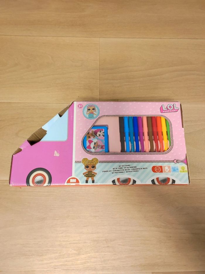 Bus de coloriage neuf