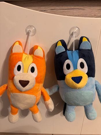 2 peluches Bluey 
