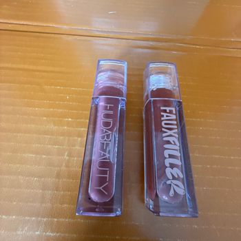 Gloss hudabeauty lot de 2 Gloss neuf faux filler