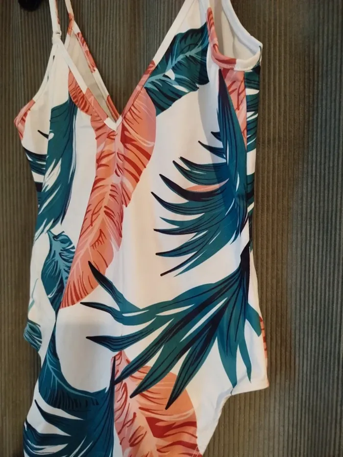Maillot de bain une pièce femme à motif - photo numéro 4