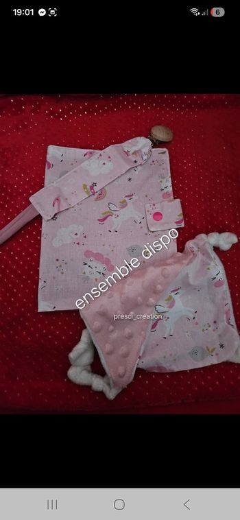 Ensemble attache tétine et autres