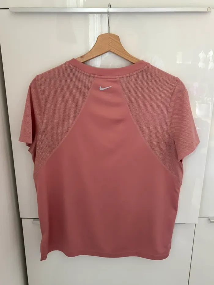 TEE shirt Nike Running taille M - photo numéro 2