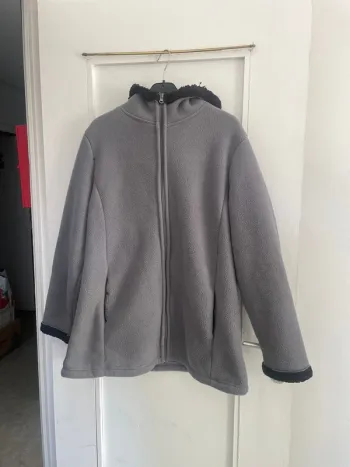Blouson polaire à capuche