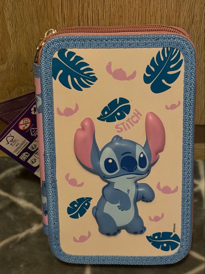 Trousse avec fournitures de dessin et d’écriture Stitch. - photo numéro 2