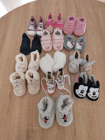 Lot 7 chaussure et 6 chausson bébé