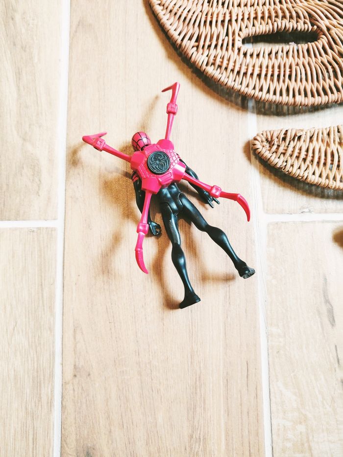 🦟 Spider-man figurine Avengers marvel Superior année 2018 marque Hasbro - photo numéro 2