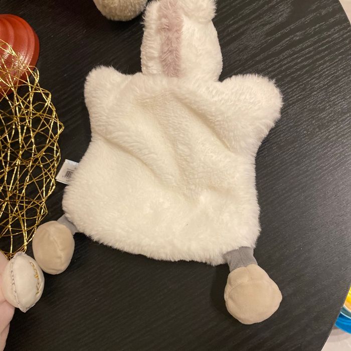 Doudou lapin blanc et une marionnette - photo numéro 3
