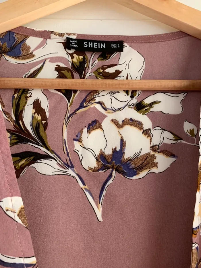 Robe portefeuille fleurie taille S NEUVE - photo numéro 3