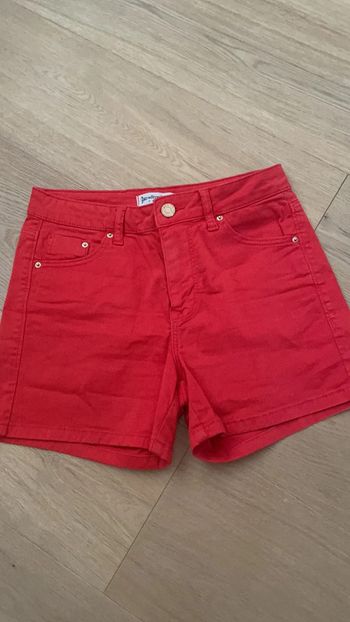 Short rouge stradivarius taille 32