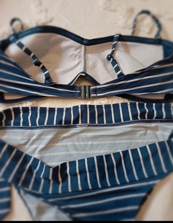 Ensemble bikini 2 pièces rayé - photo numéro 2