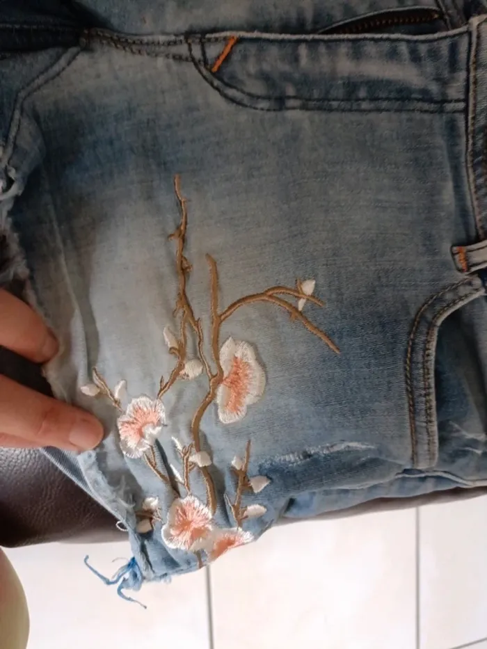 Magnifique short Kaporal brodé taille 36 - photo numéro 3