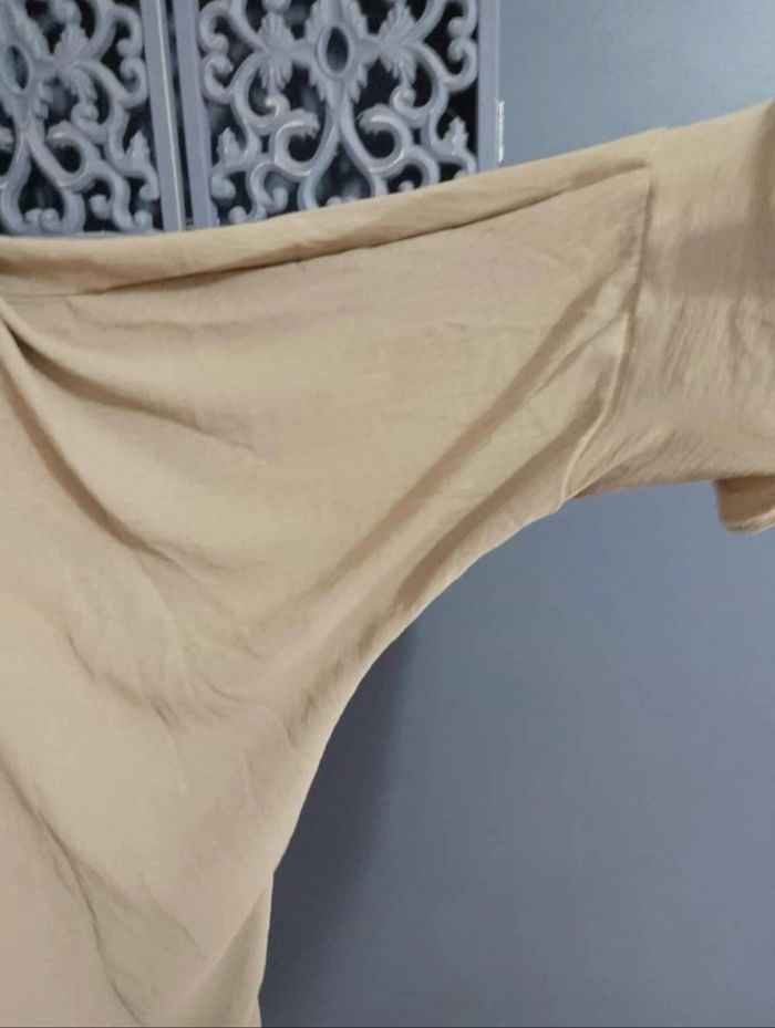 Chemise Grande Taille 58 – Beige Uni Élégant, Col V & Manches Chauve-Souris - photo numéro 4