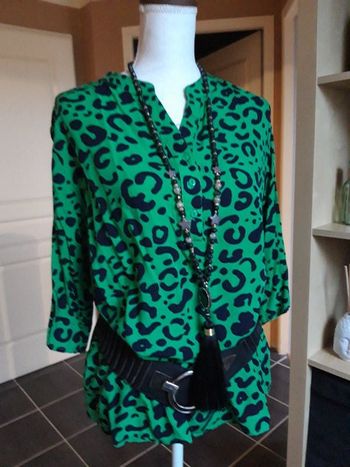 Chemise verte léopard taille 2 neuve