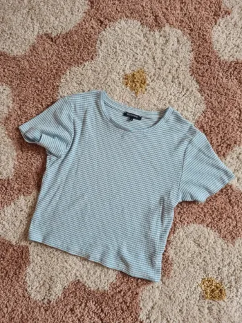 T shirt crop rayures fines bleu et blanc