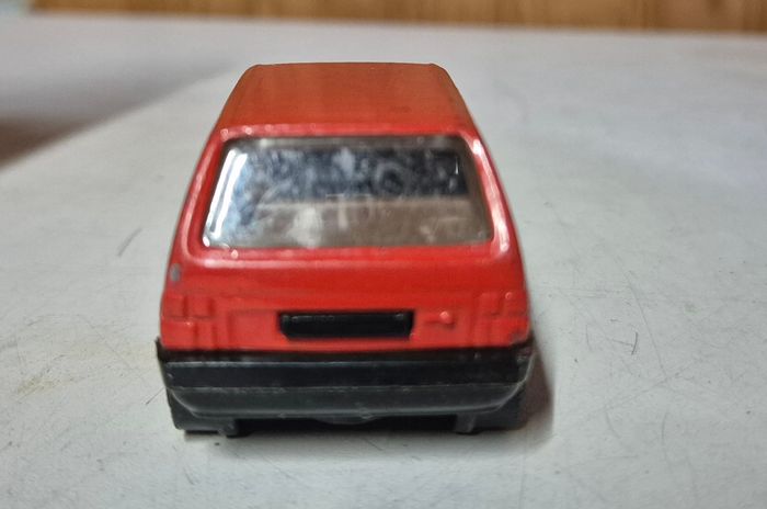 Voiture miniature bburago 4119 fiat uno rouge 1/43 - photo numéro 4