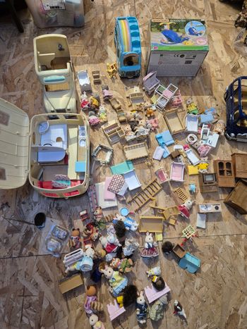 Gros lot de figurine sylvanian families 