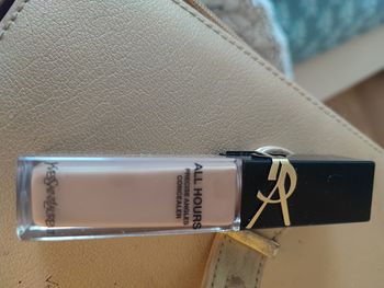 Anti cerne Yves Saint Laurent mn10