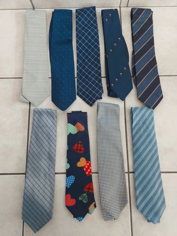 LOT DE 9 CRAVATES