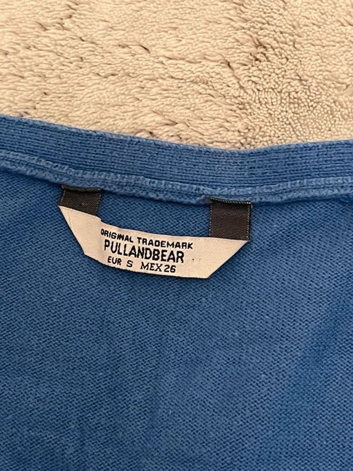 Pull bleu col V - Pull & Bear - T. S - photo numéro 2