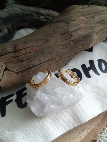 Créoles dorées avec zircons