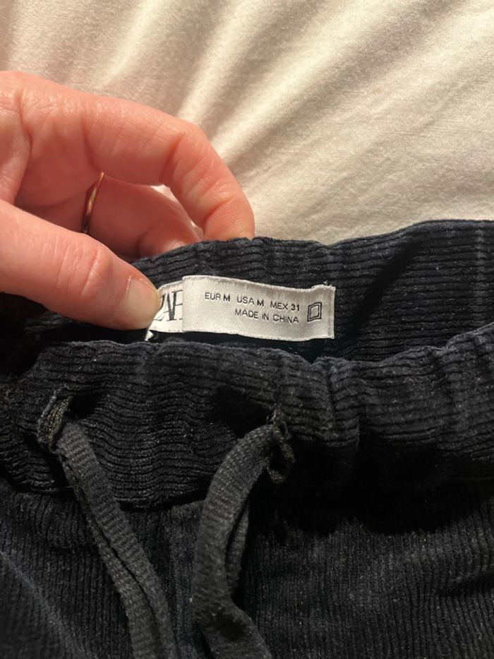 Pantalon noir velours Zara - photo numéro 2