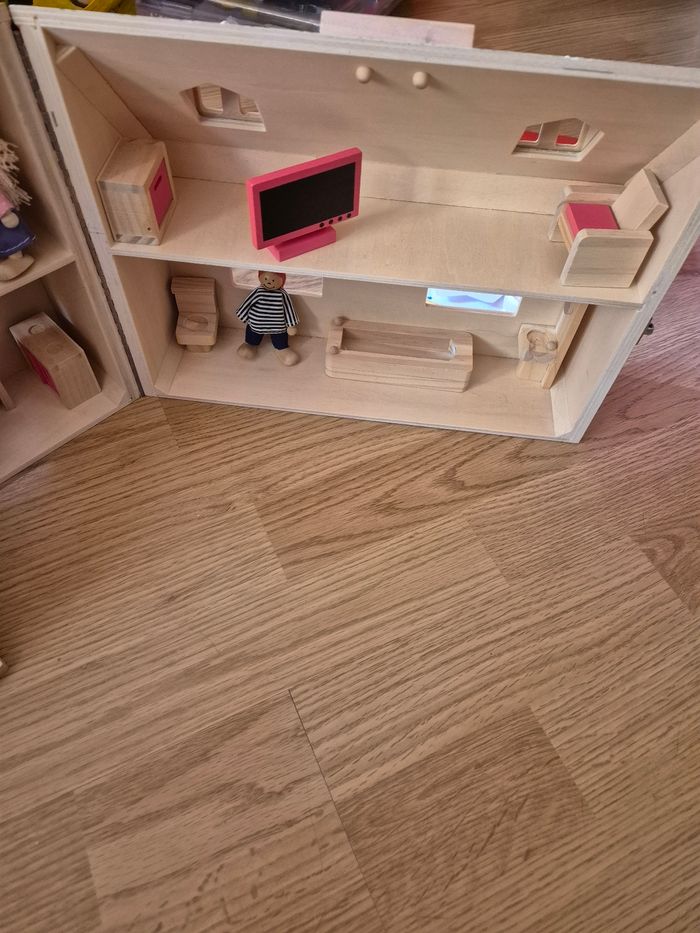 Maison en bois transportable avec mobiliers et 2 personnages - photo numéro 6