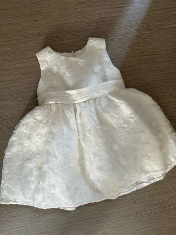 Robe cérémonie 6 mois excellent état proche du neuf