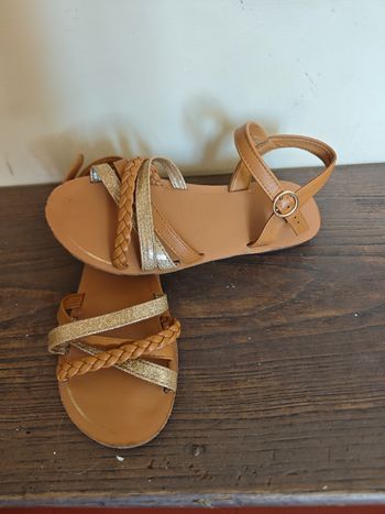 Chaussure ouverte enfant fille pointure 34 bon état