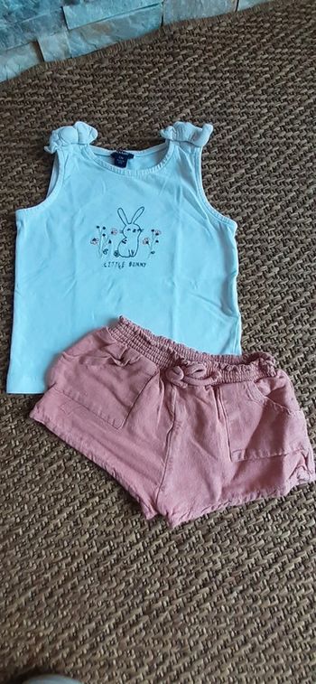 Top débardeur blanc Kiabi et son petit short rose 9/12 mois 74 cm