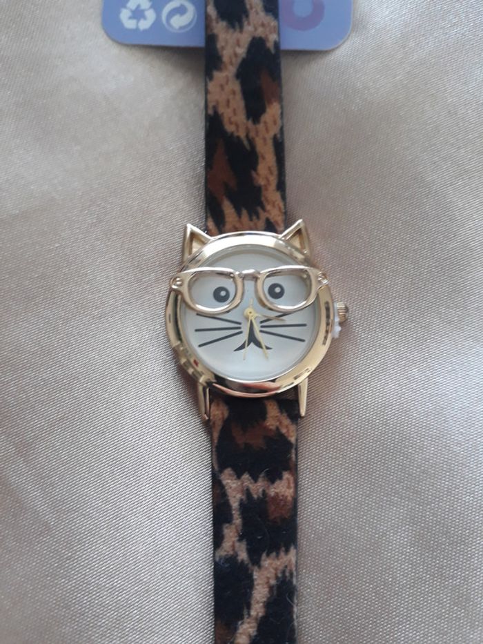 Montre chat à lunettes - photo numéro 2