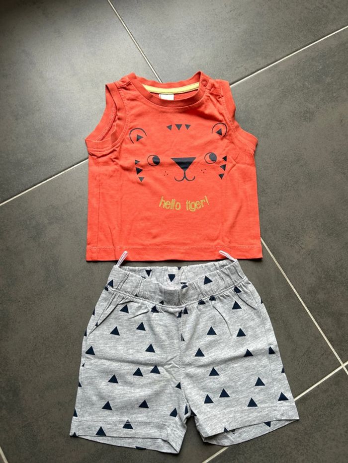 Ensemble 2 articles: t-shirt tigre sans manches débardeur et short été neuf c&a bébé garçon