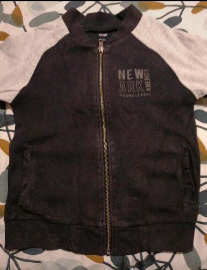 Gilet zippé gris et marine