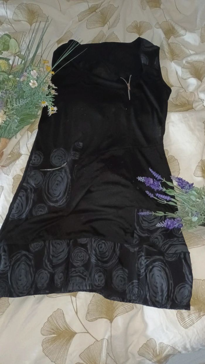 robe noire ligne à suivre