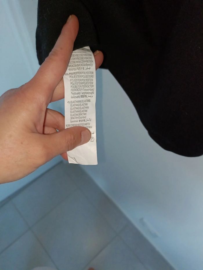 Robe tailleur Kiabi moulante Taille S courte manche courte – Viscose & Polyester – Très bon état - photo numéro 5