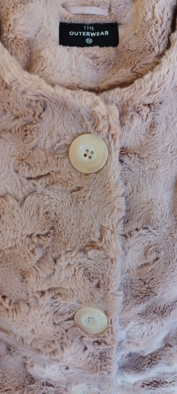 Veste manteau fourrure 3/4 C&A grande taille 48, couleur vieux rose, avec boutons et poches. Neuf - photo numéro 9