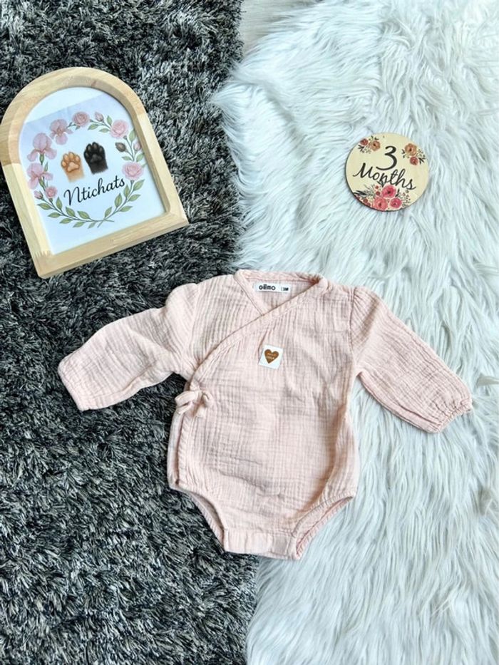 Body Bébé GÉMO 3 Mois - Cache-cœur en Mousseline de Coton Rose Pâle