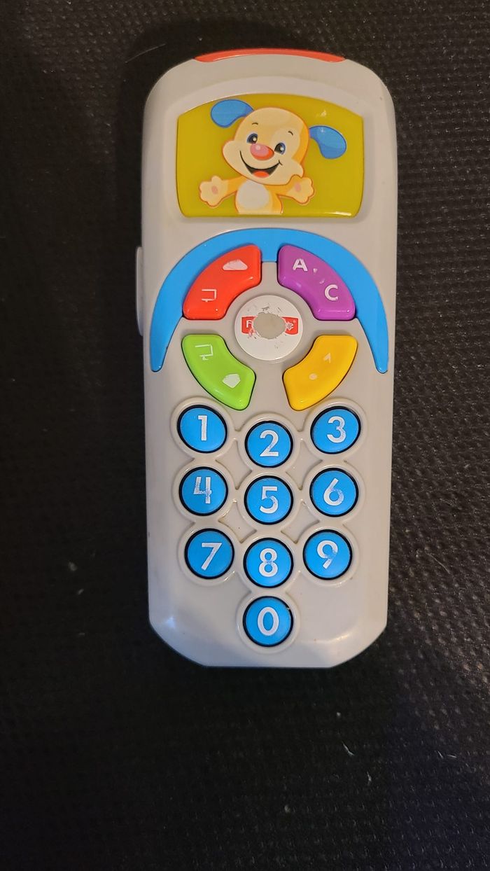 Fisher-Price Jouet D’Éveil Musical La Télécommande De Puppy Rires & Éveil, Stimulation Vue, Ouïe Et