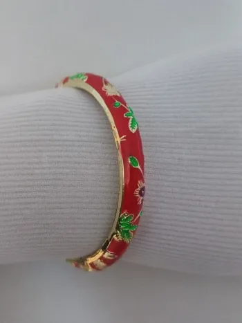 Bracelet style ethnique doré et rouge avec imprimé fleur