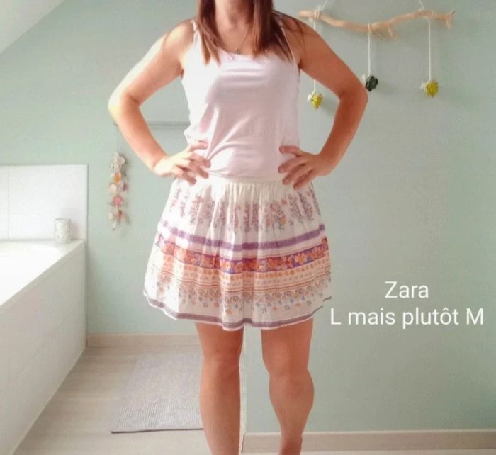 Jolie jupe Zara taille L mais plutôt M