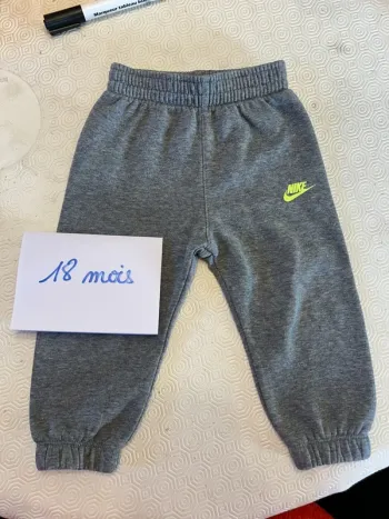 Bas de jogging Nike gris - 18 mois