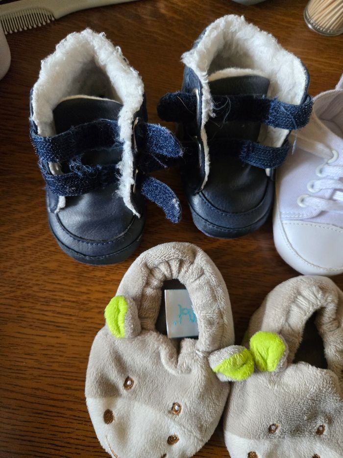 Lot de chaussure et chaussons - photo numéro 2