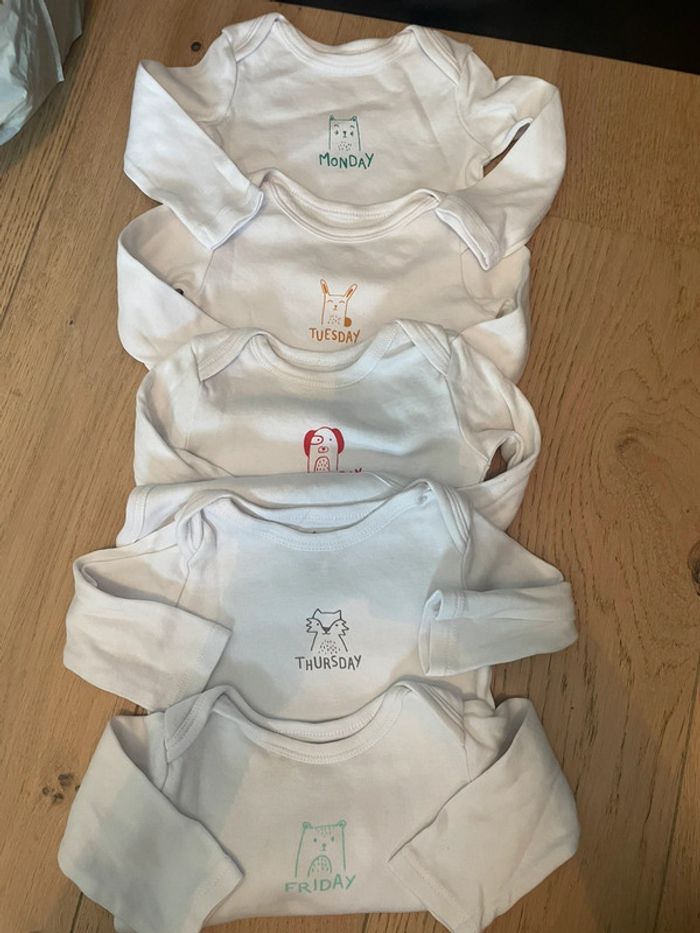 Lot de bodies extenso 6-9 mois