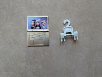 Rainbow high ordinateur et cintre Aidan Russel