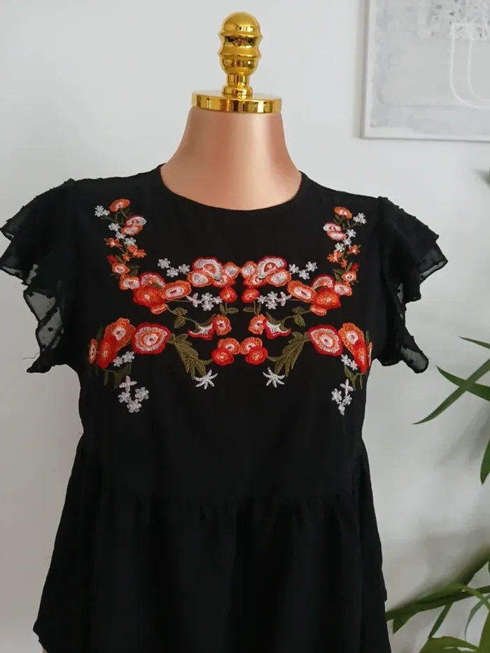 Blouse brodée Taille M🌿💝 - photo numéro 2