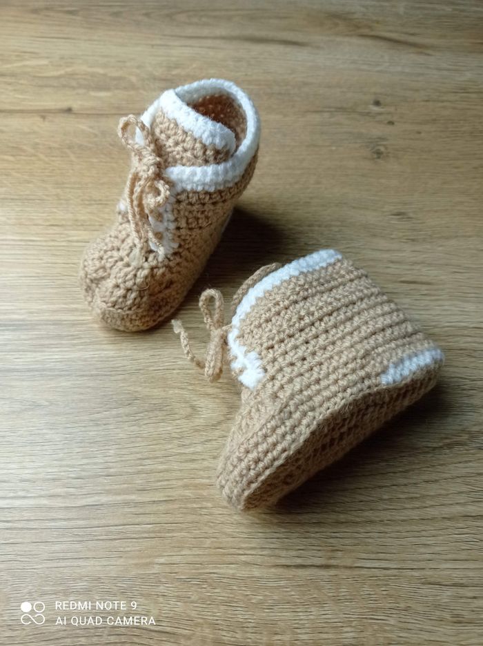 Chaussons fait mains 6/9 mois - photo numéro 2